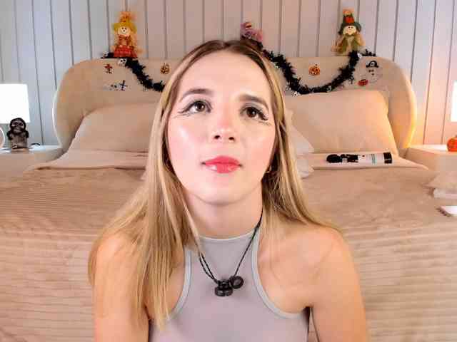 MaiaCollins webcam