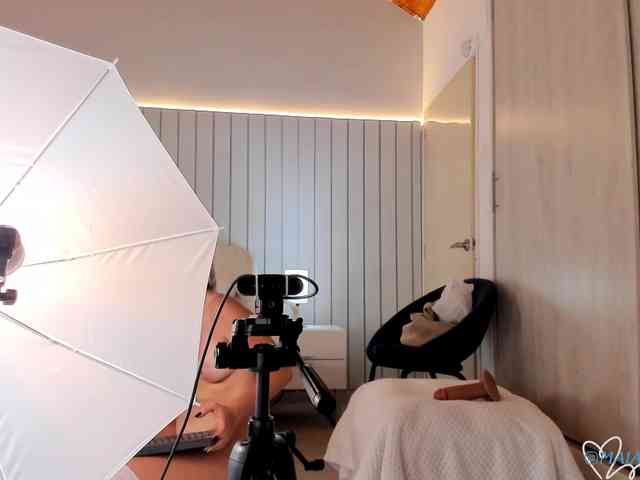 MaiaCollins webcam