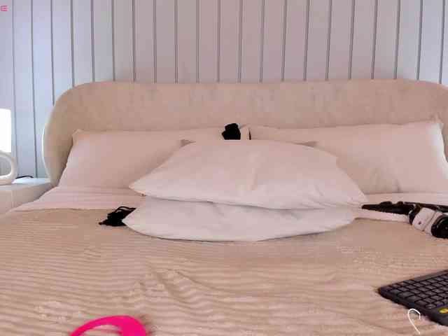 MaiaCollins webcam