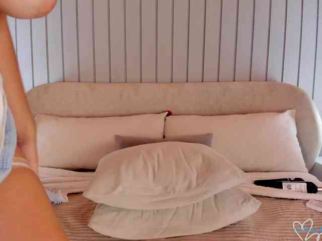 MaiaCollins webcam