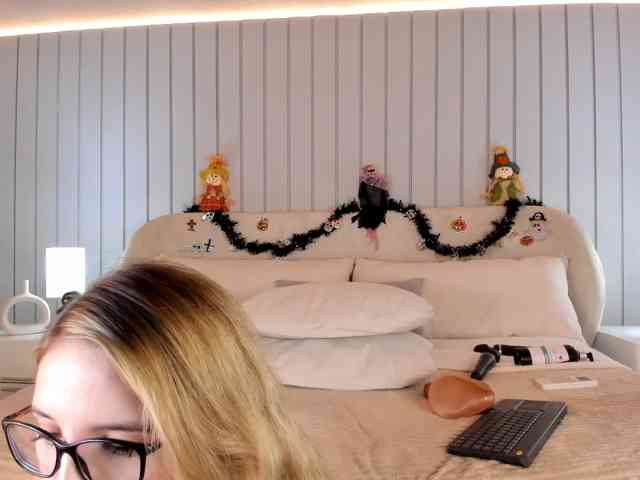 adult chat MaiaCollins