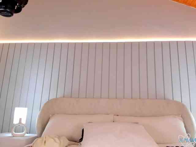 MaiaCollins webcam