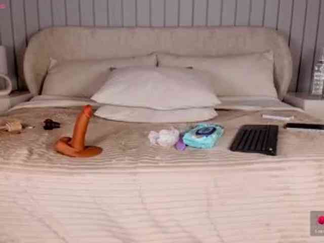 MaiaCollins webcam