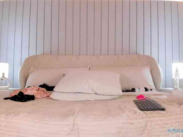 MaiaCollins webcam