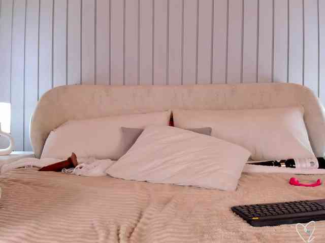 MaiaCollins webcam