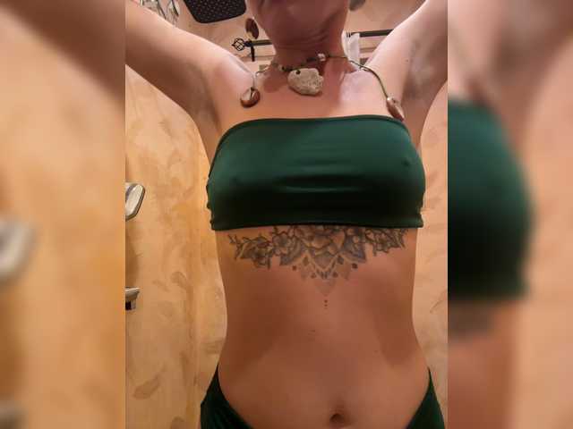 KinaMoonLove live cam on BongaCams