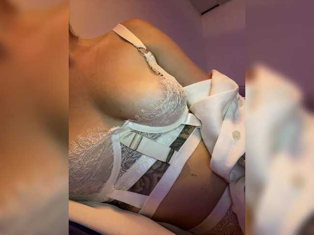KinaMoonLove live cam on BongaCams