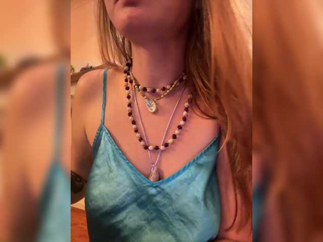 KinaMoonLove live cam on BongaCams