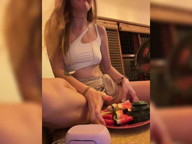 KinaMoonLove live cam preview