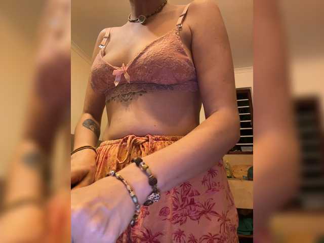 KinaMoonLove live cam on BongaCams