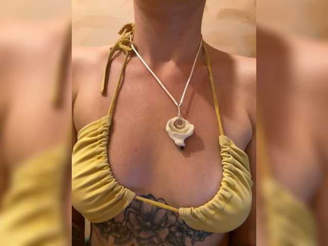 KinaMoonLove live cam on BongaCams