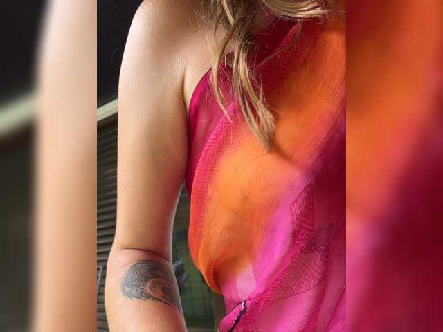 KinaMoonLove live cam on BongaCams