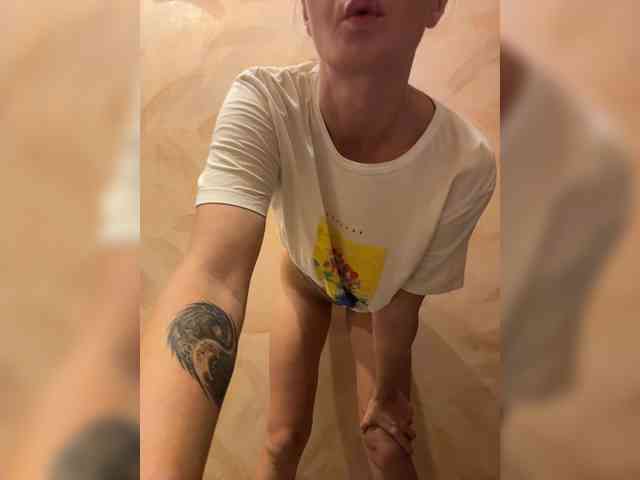 KinaMoonLove webcam