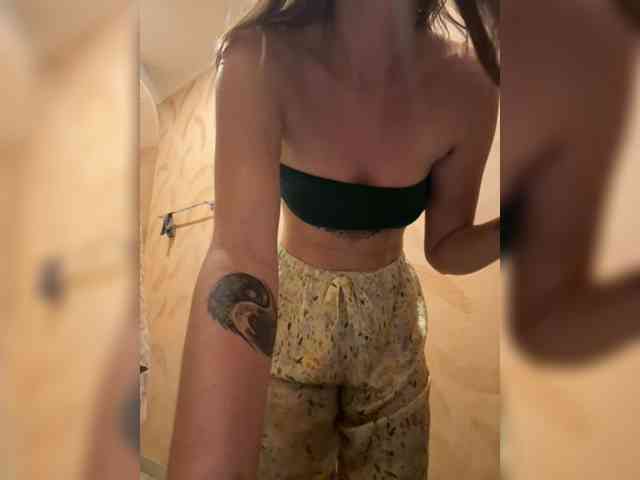 KinaMoonLove webcam