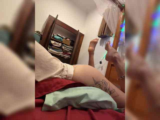 KinaMoonLove webcam