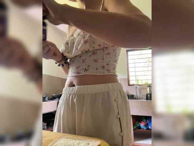 KinaMoonLove webcam