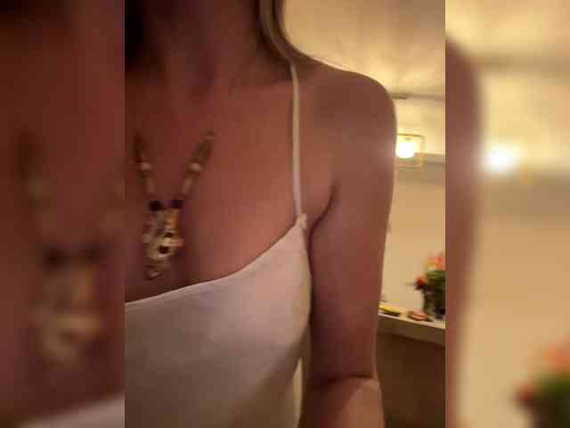 KinaMoonLove webcam