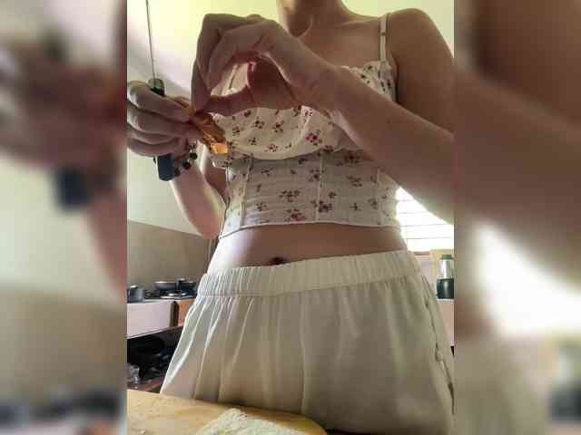 KinaMoonLove webcam