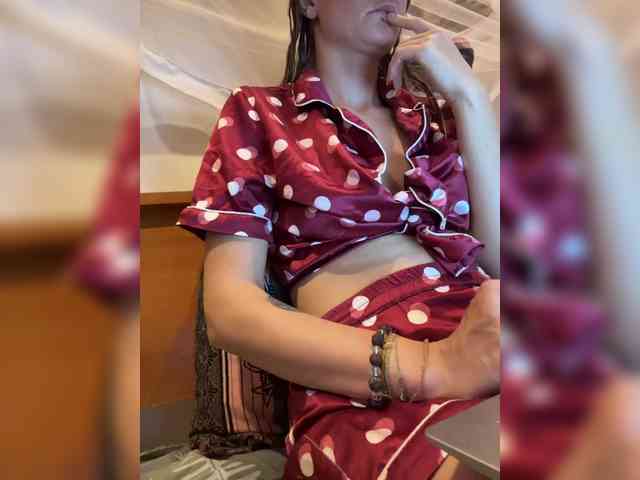 KinaMoonLove webcam