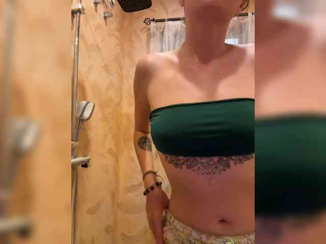 KinaMoonLove Live Webcam on BongaCams