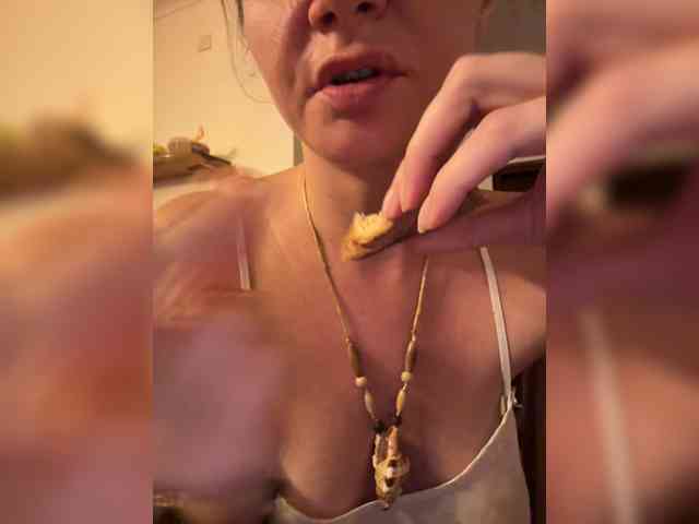 KinaMoonLove webcam