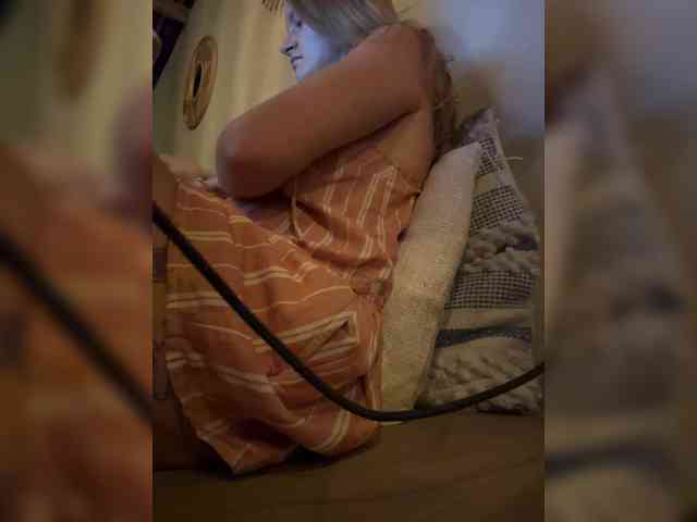 KinaMoonLove webcam