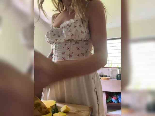 KinaMoonLove webcam