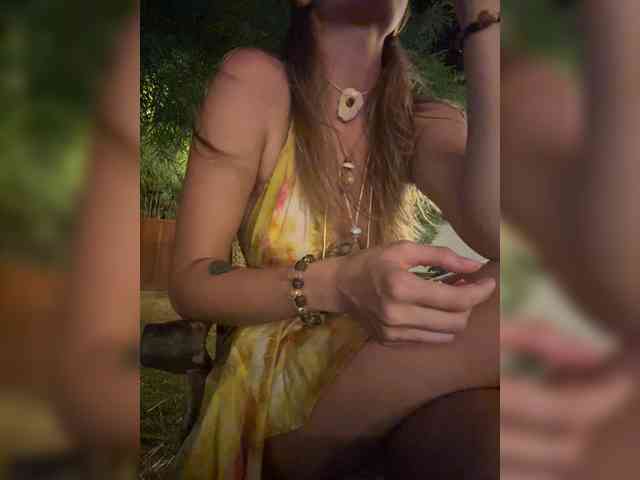 KinaMoonLove webcam