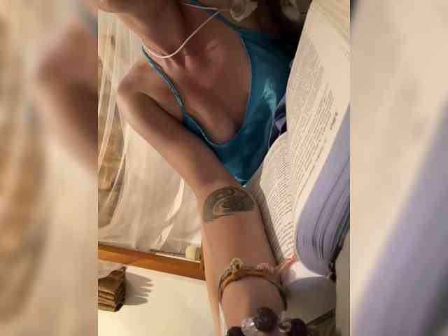 KinaMoonLove webcam