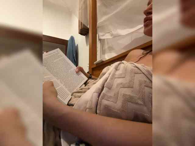 Kinamoonlove's cam show statistics and live stream