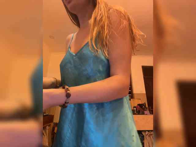 KinaMoonLove webcam