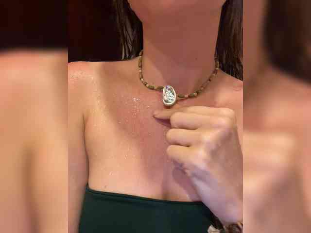KinaMoonLove webcam