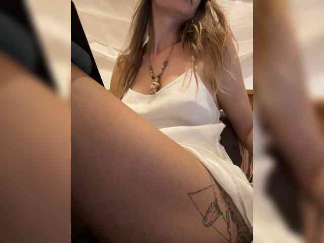 KinaMoonLove webcam