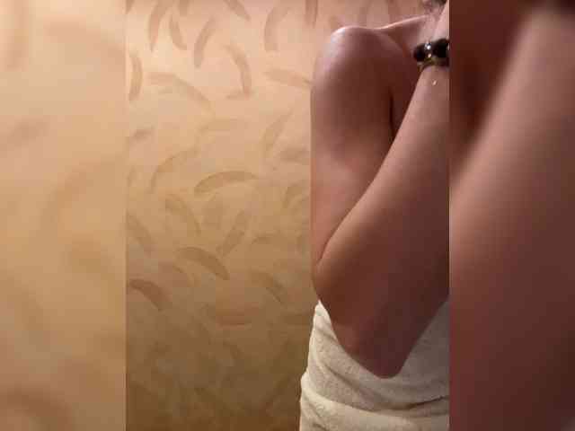 KinaMoonLove webcam