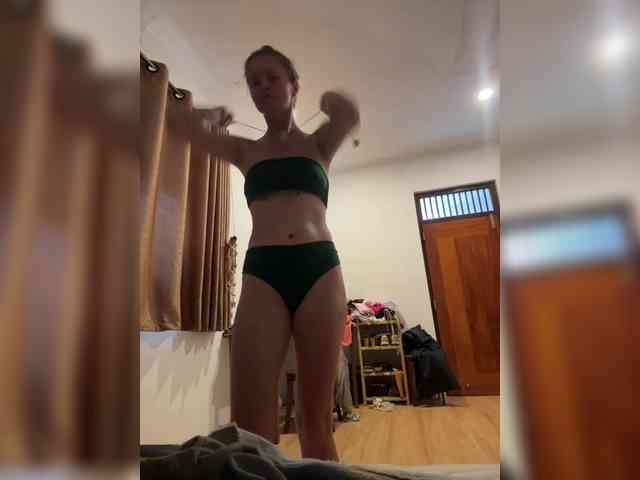 KinaMoonLove webcam
