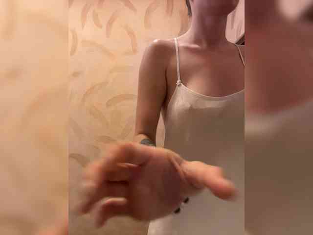 KinaMoonLove Live Webcam on BongaCams