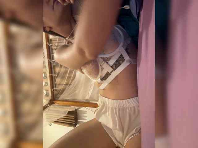 KinaMoonLove webcam