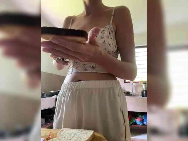 KinaMoonLove webcam