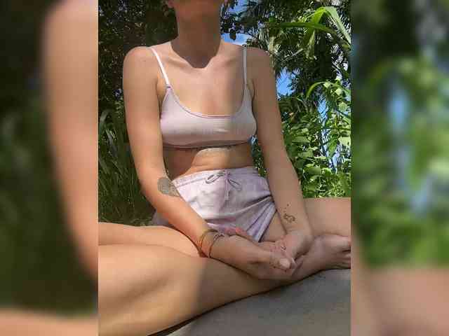 KinaMoonLove webcam