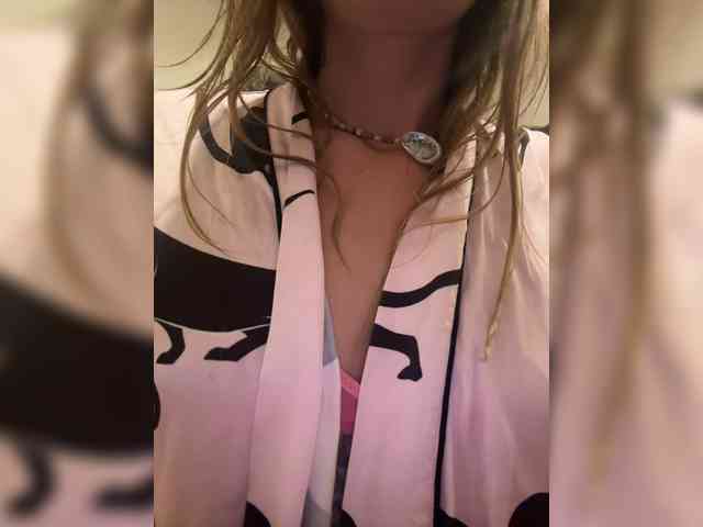 KinaMoonLove webcam