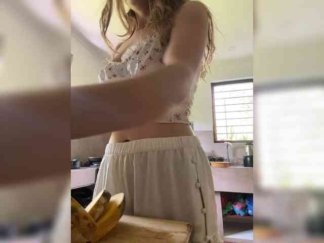 KinaMoonLove webcam