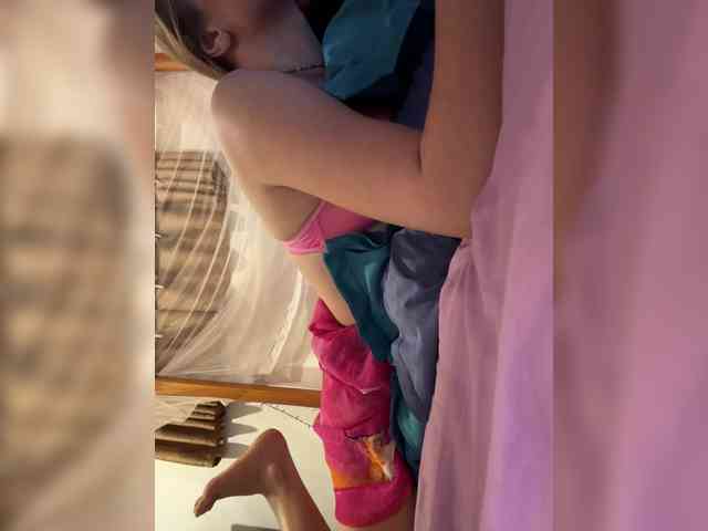 KinaMoonLove webcam