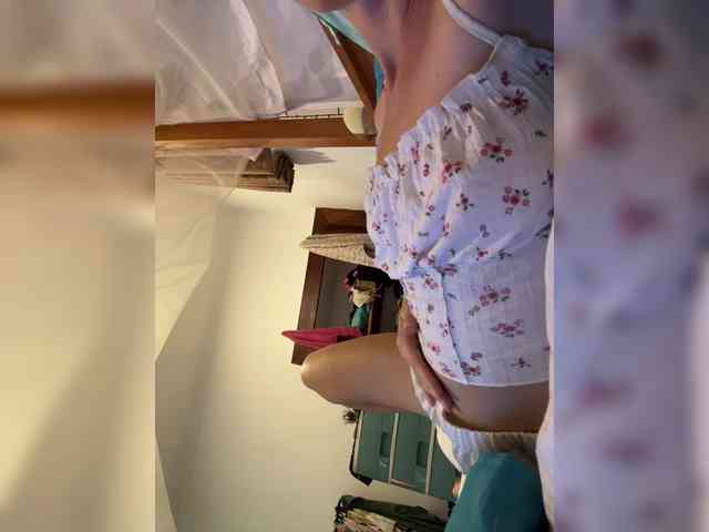 KinaMoonLove webcam