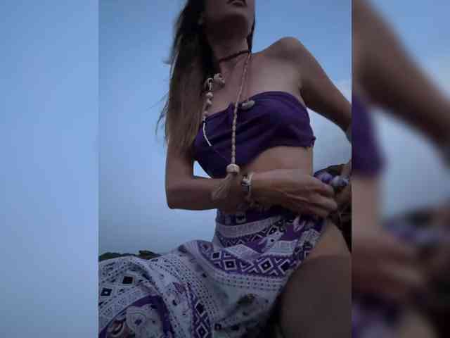 KinaMoonLove webcam