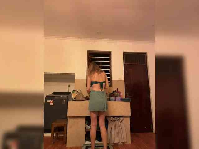 KinaMoonLove webcam