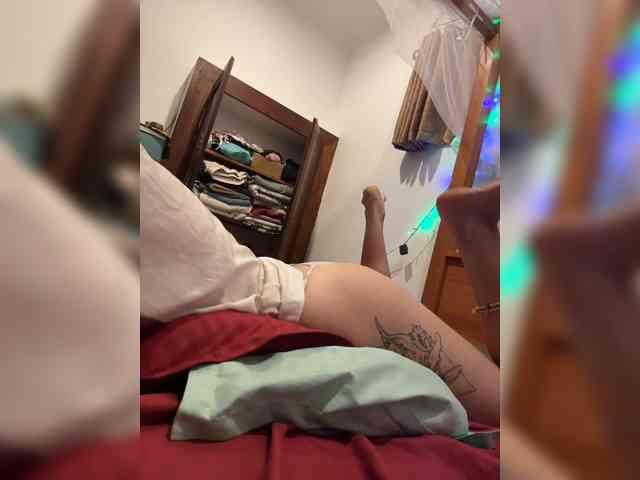 KinaMoonLove webcam