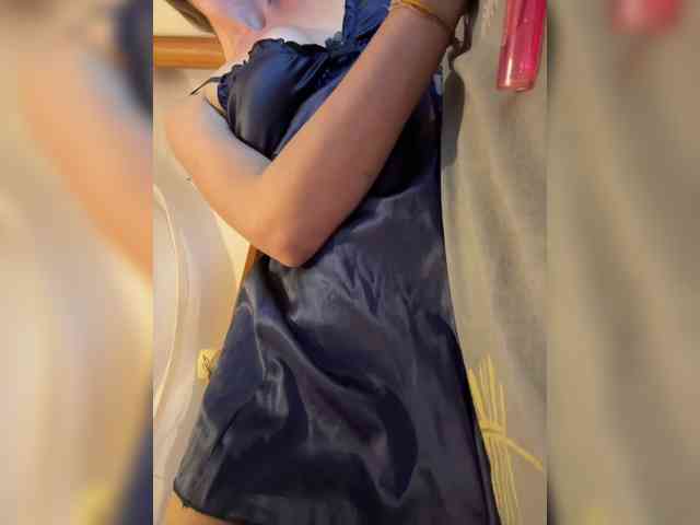KinaMoonLove webcam
