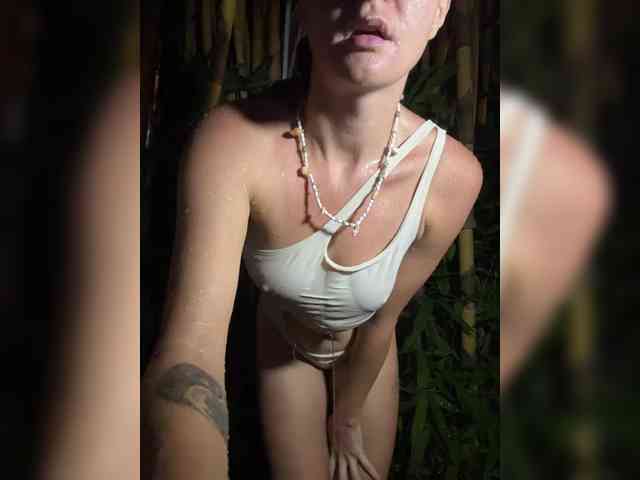 KinaMoonLove webcam
