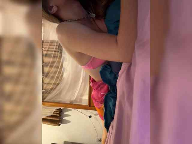 KinaMoonLove webcam