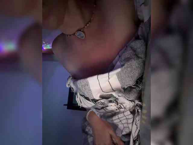 KinaMoonLove webcam